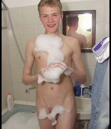 Cute Blond lad 5eb70cf69a75b.jpg