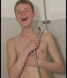 Cute Blond lad 5eb70d7d9eecc.jpg