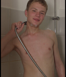 Cute Blond lad 5eb70d83a8edf.jpg