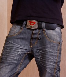 Cute brunet lad  5eb70e64a982e.jpg