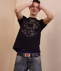 Cute brunet lad  5eb70e66d163d.jpg