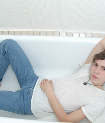 Cute boi, nice bussy 5eb715c57c9ef.jpg