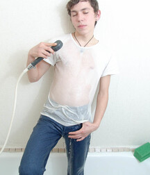 Cute boi, nice bussy 5eb71613c67f8.jpg