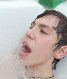 Cute boi, nice bussy 5eb7163074c03.jpg