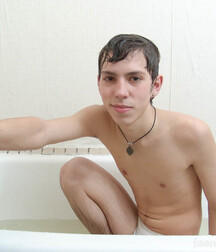 Cute boi, nice bussy 5eb71686972fe.jpg