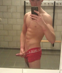Selfies 02 573e1e4ecc461.jpg