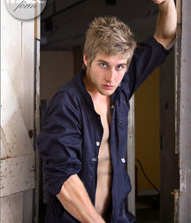 Blond Hunk Luis Set 5748e13970059.jpg