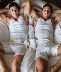 Twin Brothers 01 5748e5eb5c1e7.jpg