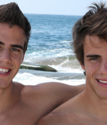 Twin Brothers 03 574cf175da8ec.jpg