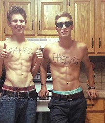 Bromance 02 58125b5921694.jpg