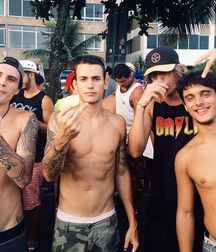 Bromance 04 587981a444cb9.jpg