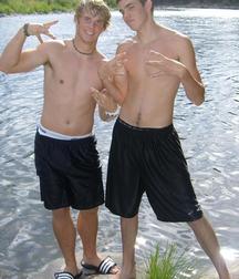 Bromance 06 58eb1fe253286.jpg