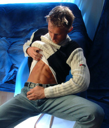 Ripped Blond Boy  59aef853584d1.jpg