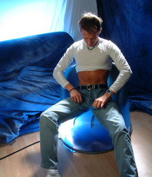 Ripped Blond Boy  59aef854d11c1.jpg