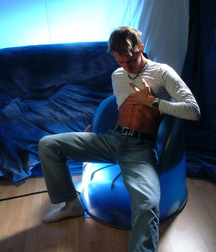 Ripped Blond Boy  59aef8564237b.jpg
