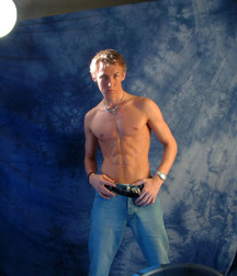 Ripped Blond Boy  59aef86facc76.jpg
