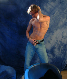 Ripped Blond Boy  59aef87272ab1.jpg