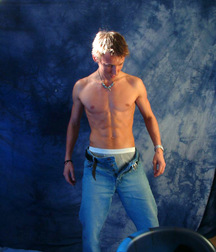 Ripped Blond Boy  59aef873c65f3.jpg