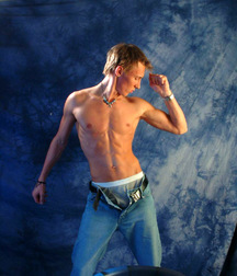 Ripped Blond Boy  59aef8769e7e8.jpg