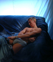 Ripped Blond Boy  59aef88349d4e.jpg
