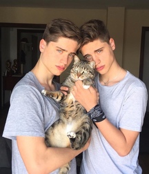 Twin Brothers 06 5a8c8eaa84615.jpg