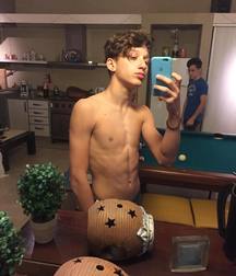 Skinny Boys 02 5a8f5ef144b16.jpg