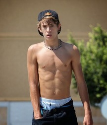 Skinny Boys 03 5a95dc3abcef4.jpg
