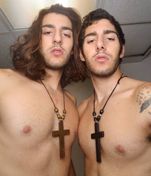 Twin Brothers 08 5b7662c16376f.jpg