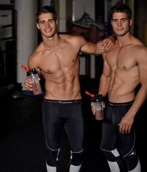 Twin Brothers 08 5b7662db3370b.jpg