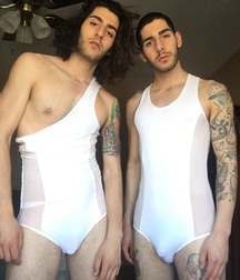 Twin Brothers 08 5b7662f5e8397.jpg