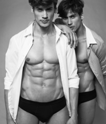 Twin Brothers 09 5b9063d460bf2.jpg