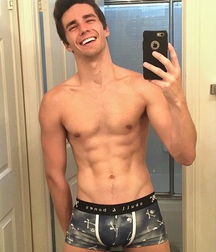 Undies 50 5ba062697c9d2.jpg