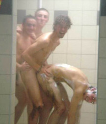Bromance 10 5ba356500dfc9.jpg
