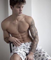 Tattoos 31 5ba36686adb37.jpg