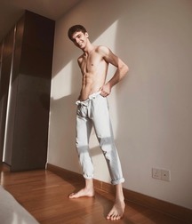 Skinny Boys 16 5cc52e326ec72.jpg