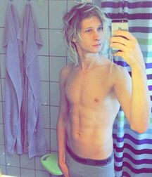 Long Hair Boys 61 5cc550e45d54a.jpg