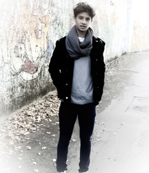 1000 handsome Guys tarnished soft 001 5d37930e979eb.jpg