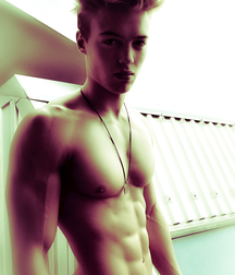 1000 handsome Guys greenred soft 002 5d3df9ac167ea.jpg