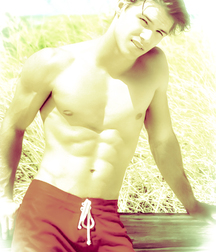 1000 handsome Guys greenred soft 002 5d3df9c73b91f.jpg