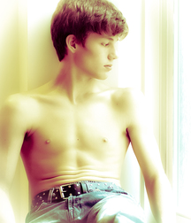 1000 handsome Guys greenred soft 002 5d3df9cfafebd.jpg