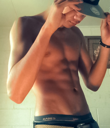 1000 handsome Guys in color and bw 001 5d440f83888db.jpg
