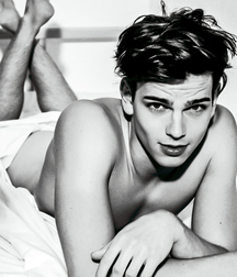 1000 handsome Guys bw 005 5d44118507643.jpg