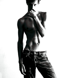 1000 handsome guys bw soft 007 5d476452cc3d1.jpg