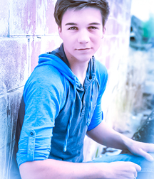 1000 handsome guys blue 007 5d47648cd645c.jpg