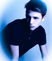 1000 handsome guys blue 007 5d4764b4e3343.jpg