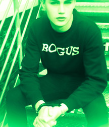 1000 handsome Guys green 009 5d4fc0c6b5be0.jpg