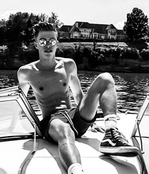 1000 handsome Guys bwKorn 010 5d4fc174e7c70.jpg