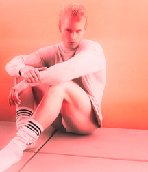 1000 handsome Guys in red 010 5d51108532942.jpg