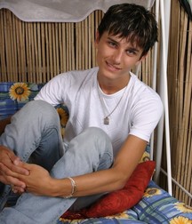 Adel 578bdaefe5cef.jpg
