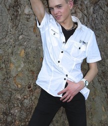 AARON 57fbb748e4810.jpg